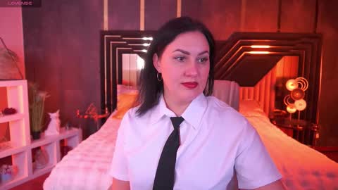 Snapshot of zafiramoonn chatting on 12.15.25 Zafiramoonn online show from 12.15.25