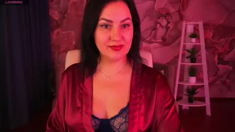 Snapshot of zafiramoonn chatting on 12.16.25 Zafiramoonn online show from 12.16.25