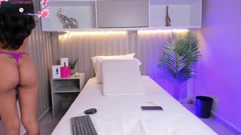 Zafiro online show from 04.11.26