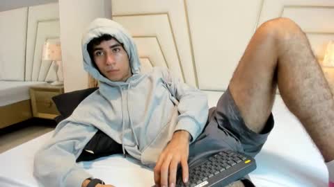 Snapshot of zahir_ashar chatting on 10.28.25 zahir_ashar online show from 10.28.25