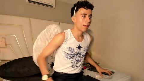 Snapshot of zahir_ashar chatting on 10.31.25 zahir_ashar online show from 10.31.25