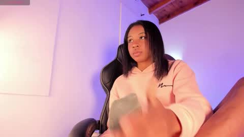 Snapshot of zairarose25 chatting on 11.27.25 Zaira online show from 11.27.25