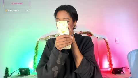 Snapshot of zairarose25 chatting on 11.30.25 Zaira online show from 11.30.25