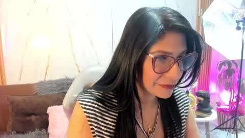 Snapshot of zamanthaa__ chatting on 10.16.25 zamanthaa__ online show from 10.16.25