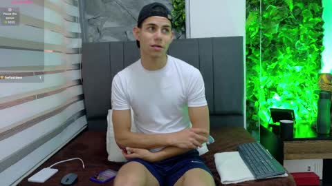 Snapshot of zamirscott chatting on 04.10.26 Zamir online show from 04.10.26