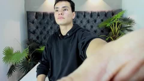 Snapshot of zane_evans chatting on 02.25.26 zane online show from 02.25.26