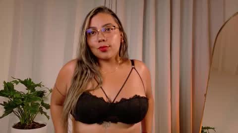 Zara Nova online show from 12.21.25