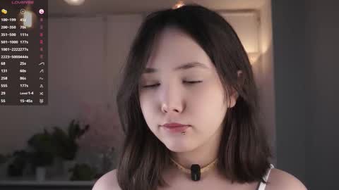 Snapshot of zara_shine chatting on 12.21.25 Criss online show from 12.21.25