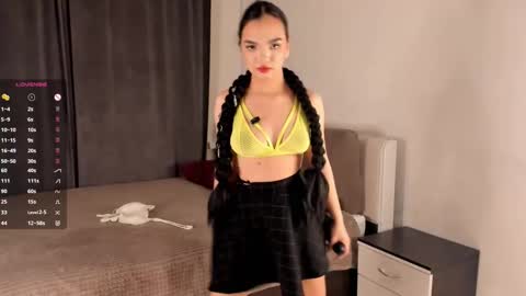 Snapshot of zara_shine chatting on 01.11.26 Criss online show from 01.11.26