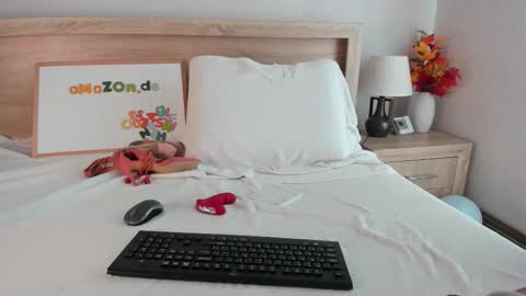 Agnes online show from 11.13.25