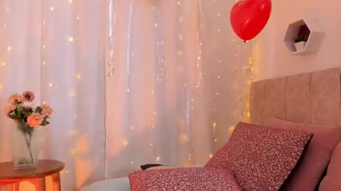 Snapshot of zaradulce chatting on 02.20.25 Zara . online show from 02.20.25