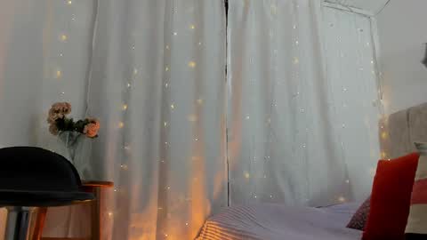 Snapshot of zaradulce chatting on 02.21.25 Zara . online show from 02.21.25