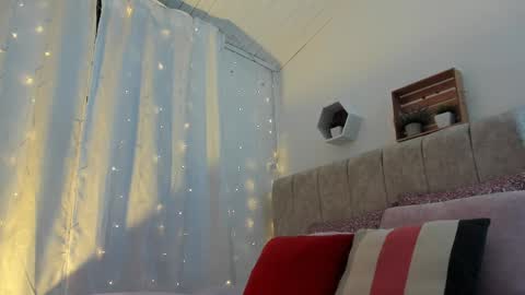 Snapshot of zaradulce chatting on 02.24.25 Zara . online show from 02.24.25