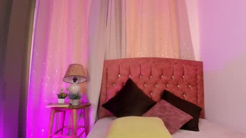 Snapshot of zaradulce chatting on 09.22.25 Zara . online show from 09.22.25