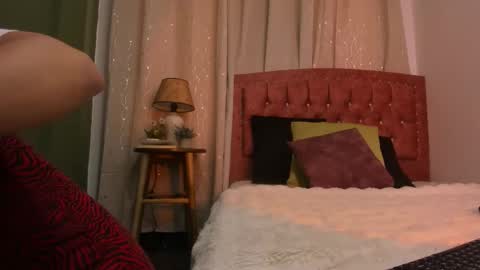 Snapshot of zaradulce chatting on 10.18.25 Zara . online show from 10.18.25