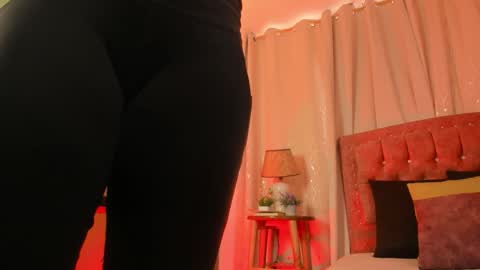 Snapshot of zaradulce chatting on 10.27.25 Zara . online show from 10.27.25