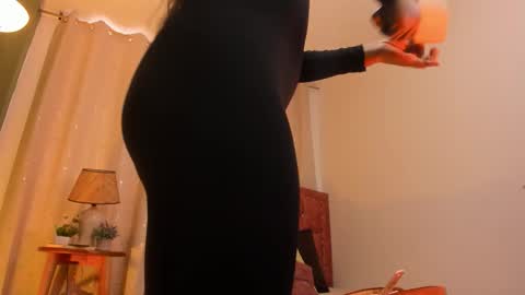 Snapshot of zaradulce chatting on 11.10.25 Zara . online show from 11.10.25