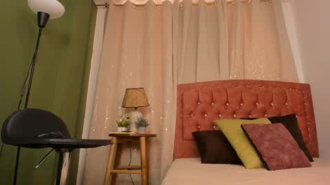 Snapshot of zaradulce chatting on 11.11.25 Zara . online show from 11.11.25