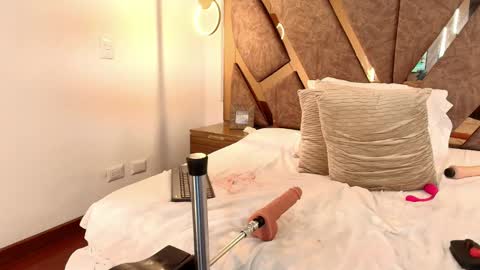 Zarah Andrews online show from 02.09.25