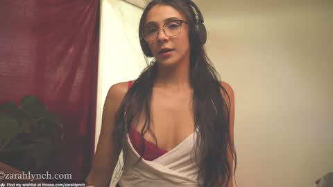 Snapshot of zarahlynch chatting on 12.18.24 Miss Lynch Next show 2911 online show from 12.18.24