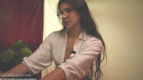 Snapshot of zarahlynch chatting on 01.07.25 Miss Lynch Next show 2911 online show from 01.07.25