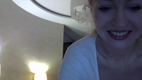 Snapshot of zarinaswift chatting on 10.14.25 Zarina Swift online show from 10.14.25