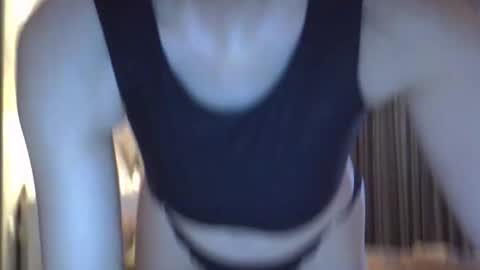 Snapshot of zarinaswift chatting on 10.21.25 Zarina Swift online show from 10.21.25