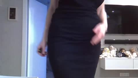 Snapshot of zarinaswift chatting on 10.25.25 Zarina Swift online show from 10.25.25