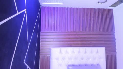 Snapshot of zarinawynne chatting on 04.05.26 Zarina Waynne online show from 04.05.26