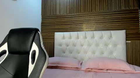 Snapshot of zarinawynne chatting on 04.13.26 Zarina Waynne online show from 04.13.26