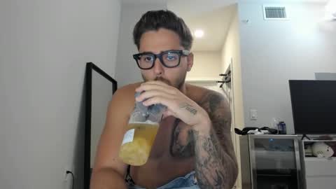 Snapshot of zaylanez chatting on 11.15.25 Zay lanez online show from 11.15.25