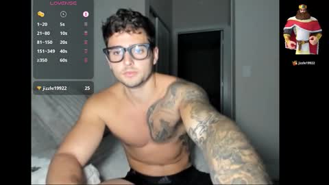 Snapshot of zaylanez chatting on 12.16.25 Zay lanez online show from 12.16.25