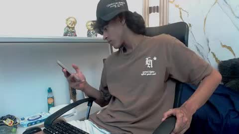 Snapshot of zayn_fox32 chatting on 04.21.26 Zayn online show from 04.21.26