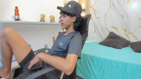 Snapshot of zayn_fox32 chatting on 04.27.26 Zayn online show from 04.27.26