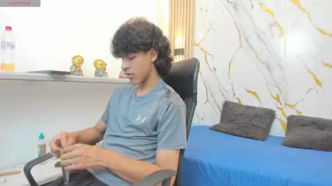 Snapshot of zayn_fox32 chatting on 04.29.26 Zayn online show from 04.29.26