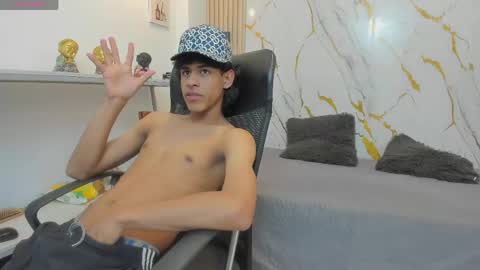 Snapshot of zayn_fox32 chatting on 04.30.26 Zayn online show from 04.30.26