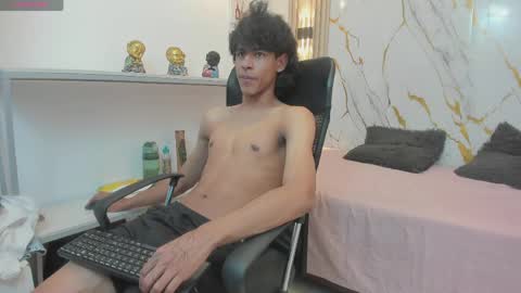 Snapshot of zayn_fox32 chatting on 05.09.26 Zayn online show from 05.09.26
