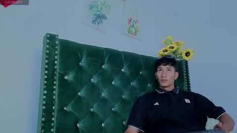 Snapshot of zaynmoretti chatting on 06.21.26 zaynmoretti online show from 06.21.26