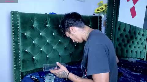 Snapshot of zaynmoretti chatting on 07.12.26 zaynmoretti online show from 07.12.26