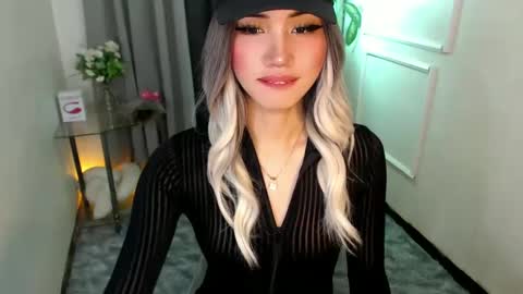 Snapshot of zelainalovetocum chatting on 02.15.25 zelainalovetocum online show from 02.15.25