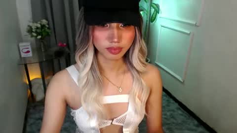 Snapshot of zelainalovetocum chatting on 02.17.25 zelainalovetocum online show from 02.17.25