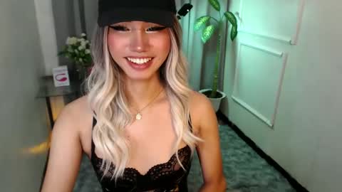 Snapshot of zelainalovetocum chatting on 02.22.25 zelainalovetocum online show from 02.22.25