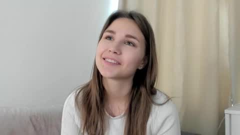 Snapshot of zeldaes chatting on 09.18.25 Emilia online show from 09.18.25