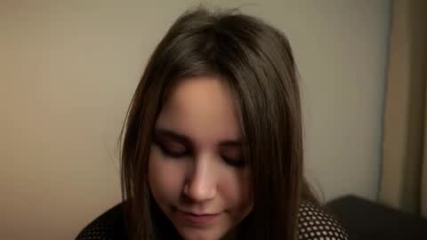 Snapshot of zeldaes chatting on 10.06.25 Emilia online show from 10.06.25