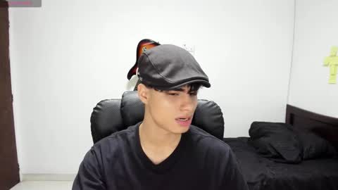 Snapshot of zenhzu chatting on 11.22.25 zenzhu online show from 11.22.25