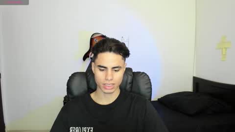 Snapshot of zenhzu chatting on 11.25.25 zenzhu online show from 11.25.25