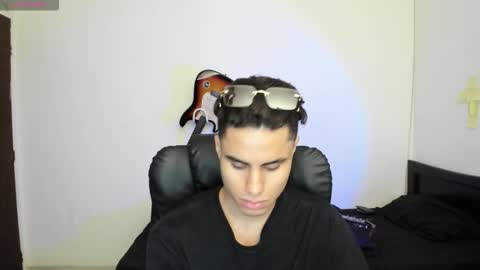 Snapshot of zenhzu chatting on 11.26.25 zenzhu online show from 11.26.25