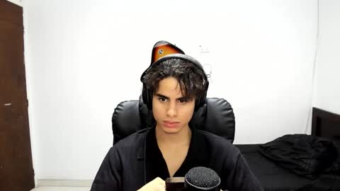 Snapshot of zenhzu chatting on 11.27.25 zenzhu online show from 11.27.25