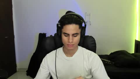 Snapshot of zenhzu chatting on 12.14.25 zenzhu online show from 12.14.25