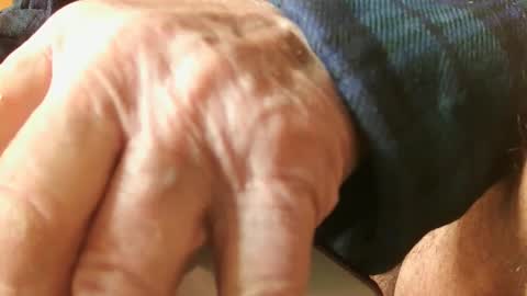 zevioo77 online show from 12.22.24